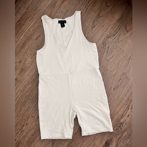 House of Harlow 1960 Ivory V-neck Romper | Sleeveless One-Piece Size Large